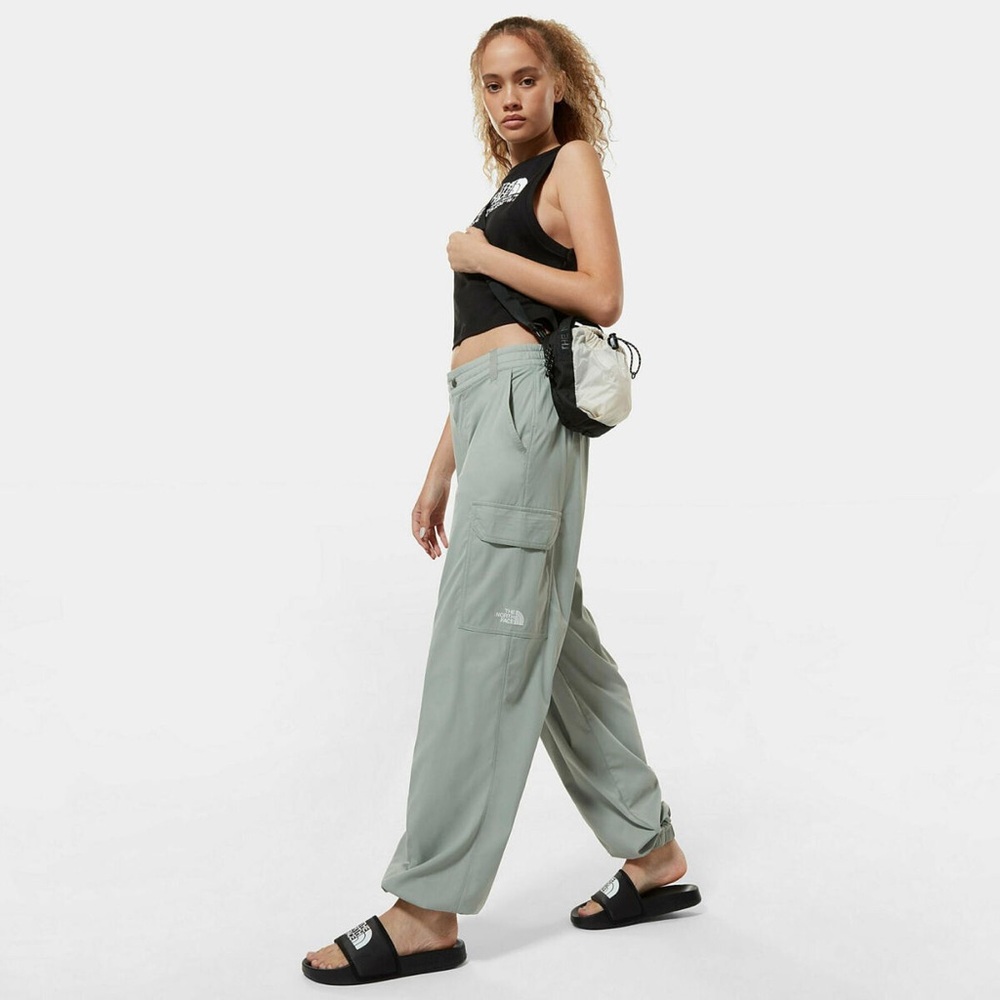 The North Face NWT Karakash Cargo Pants in Vintage White size 10
